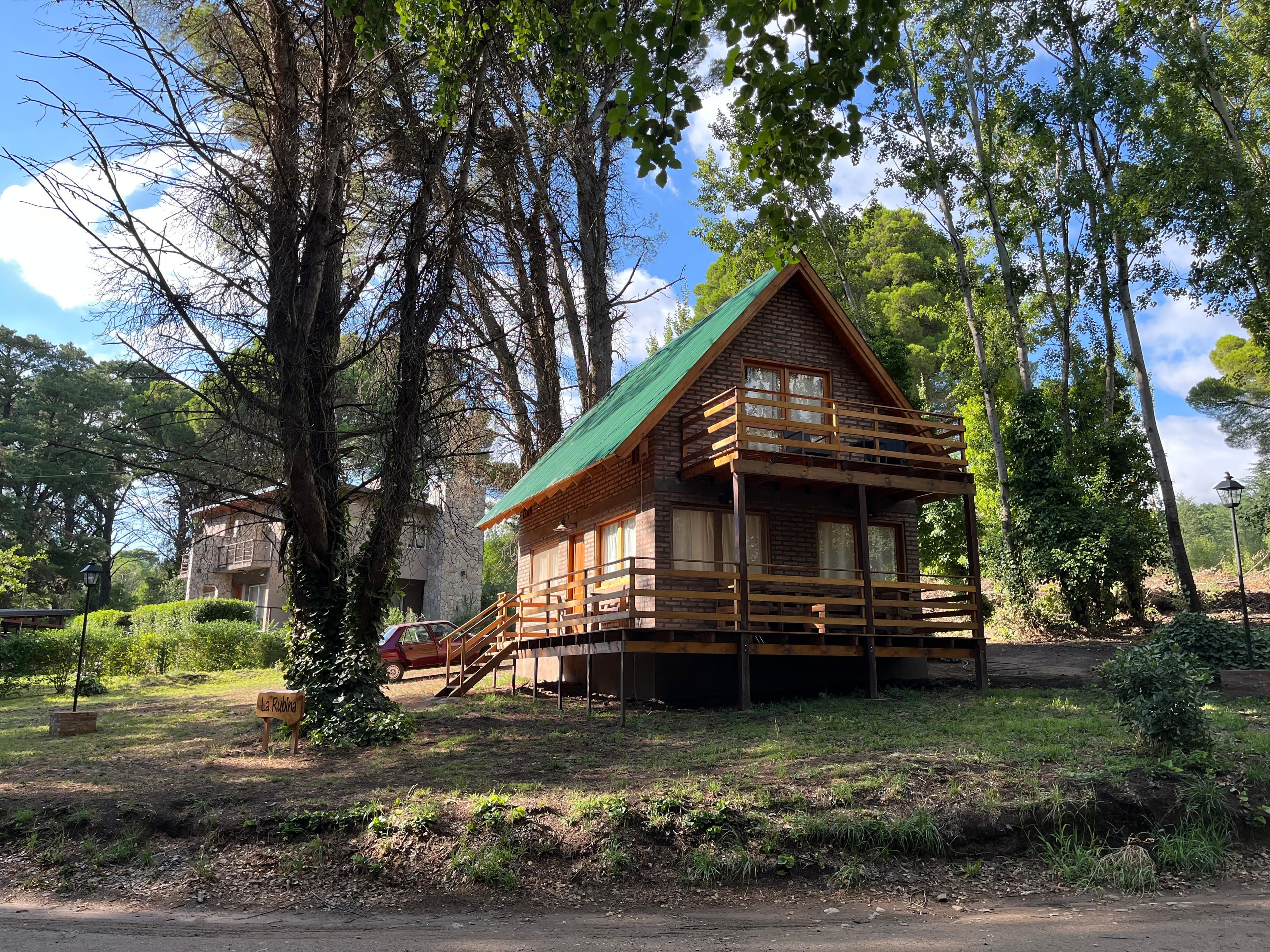 Vista panoramica de La Rubina entre los arboles